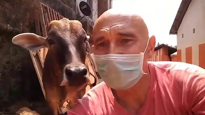 Житомирський художник може повернутися в Україну із Індії. Але поки роздумує
