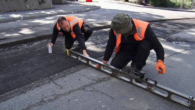 У Тернополі перекрили рух транспорту ще однією вулицею У Тернополі перекрили рух транспорту ще однією вулицею
