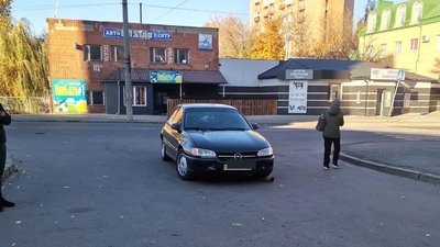 Неуважні водії: на Рівненщині вдруге за тиждень збивають візок із немовлям Неуважні водії: на Рівненщині вдруге за тиждень збивають візок із немовлям