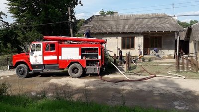Рятувальники на Тернопільщині відкачали останні кубометри води після підтоплення Рятувальники на Тернопільщині відкачали останні кубометри води після підтоплення