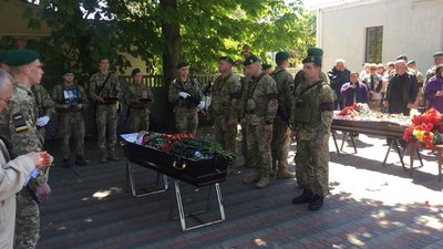 Не повернулися з війни: у Черкасах попрощалися з двома прикордонниками Не повернулися з війни: у Черкасах попрощалися з двома прикордонниками