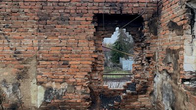 Зруйнований будинок в Рогані Зруйнований будинок в Рогані