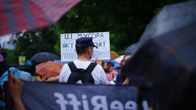 "Шукайте справжніх вбивць". Активісти пікетували МВС у п'яту річницю загибелі Шеремета
