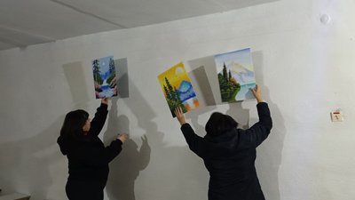 Картини для укриттів: у Тернополі художники безплатно роздають дітям свої роботи Картини для укриттів: у Тернополі художники безплатно роздають дітям свої роботи