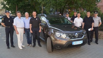 На Тернопільщині працівники поліцейської станції отримали нове авто
