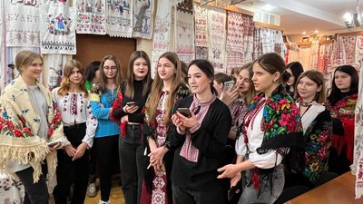 Ворожіння, обряди та гуляння – у Черкасах студенти провели андріївські вечорниці Ворожіння, обряди та гуляння – у Черкасах студенти провели андріївські вечорниці
