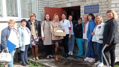 Концерт та смаколики – у громаді на Житомирщині підопічних дому престарілих привітали з Днем людей похилого віку Концерт та смаколики – у громаді на Житомирщині підопічних дому престарілих привітали з Днем людей похилого віку