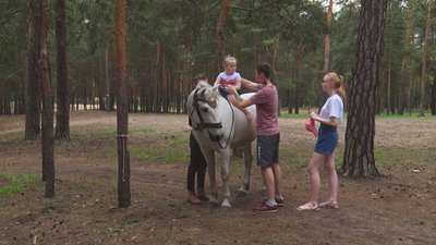 Оздоровлення для вихованців реабілітаційних центрів. На Луганщині проводять заняття з іпотерапії Оздоровлення для вихованців реабілітаційних центрів. На Луганщині проводять заняття з іпотерапії