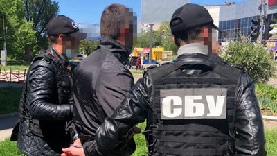 У Кропивницькому держслужбовця затримали на хабарі у 32 тисячі гривень У Кропивницькому держслужбовця затримали на хабарі у 32 тисячі гривень