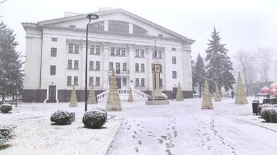 "Ялинка на фінальному етапі": у Маріуполі перевіряють новорічну ілюмінацію "Ялинка на фінальному етапі": у Маріуполі перевіряють новорічну ілюмінацію