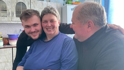Василь Капустинський з мамою і татом Василь Капустинський з мамою і татом