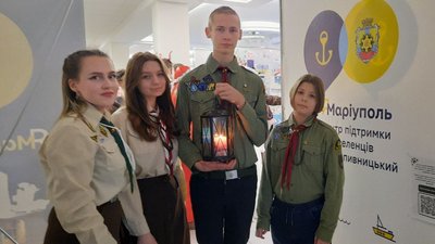 На Кіровоградщині церквам, військовим та волонтерам передали Вифлеємський вогонь миру На Кіровоградщині церквам, військовим та волонтерам передали Вифлеємський вогонь миру