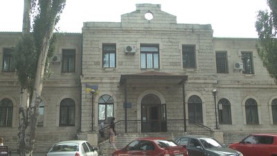 У Запоріжжі до суду вже вдруге не з’явився обвинувачений у побитті жінки