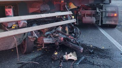 Машина в'їхала у вантажівку: на Черкащині в ДТП загинув чоловік Машина в'їхала у вантажівку: на Черкащині в ДТП загинув чоловік