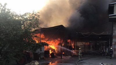 На Одещині зайнялося складське приміщення, до ліквідації залучили 16 рятувальників