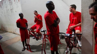 Бразильські в'язні, які скорочують собі термін завдяки генерації електроенергії Бразильські в'язні, які скорочують собі термін завдяки генерації електроенергії