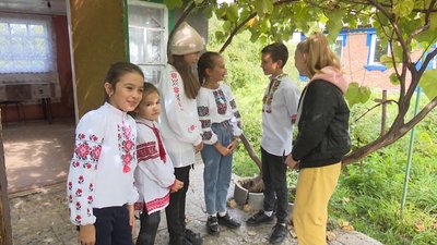 Збирають гроші, майструють буржуйки, печуть печиво: як громада на Вінниччині допомагає захисникам Збирають гроші, майструють буржуйки, печуть печиво: як громада на Вінниччині допомагає захисникам