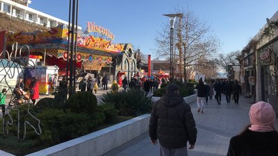 Натовпи на морі та черги в кафе: як в Одесі дотримуються карантину під час локдауну Натовпи на морі та черги в кафе: як в Одесі дотримуються карантину під час локдауну