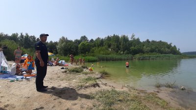 "Немає позначок глибини": львів'ян закликають не купатися у непристосованих місцях "Немає позначок глибини": львів'ян закликають не купатися у непристосованих місцях
