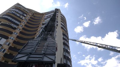 У рятувальників з'явилася драбина висотою 16 поверхів У рятувальників з'явилася драбина висотою 16 поверхів
