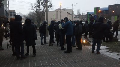 У Києві знову пікетували будівлю телеканалу "Наш" У Києві знову пікетували будівлю телеканалу "Наш"
