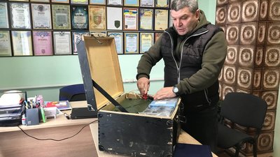 У музей на Тернопільщині передали документи російських військових У музей на Тернопільщині передали документи російських військових