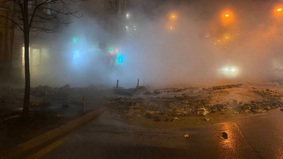 Понад 200 будинків без теплопостачання: у Києві прорвало тепломережу Понад 200 будинків без теплопостачання: у Києві прорвало тепломережу