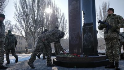 В Миколаєві вшанували пам’ять загиблих десантників, які боронили ДАП В Миколаєві вшанували пам’ять загиблих десантників, які боронили ДАП