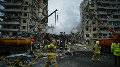 Ракетний удар по багатоповерхівці Дніпра: майже 40 годин триває рятувально-пошукова операція Ракетний удар по багатоповерхівці Дніпра: майже 40 годин триває рятувально-пошукова операція