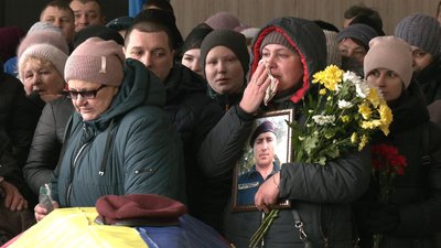 "Числився, як безвісти зниклий". У Роменському районі на Сумщині попрощались із молодшим сержантом Миколою Кучерявенком "Числився, як безвісти зниклий". У Роменському районі на Сумщині попрощались із молодшим сержантом Миколою Кучерявенком