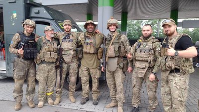 "Українці одні з найсміливіших людей, яких я зустрічав". Історія британського бійця та волонтера "Українці одні з найсміливіших людей, яких я зустрічав". Історія британського бійця та волонтера