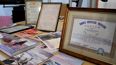 Запорізька поетеса встановила рекорд України в категорії «Мистецтво» Запорізька поетеса встановила рекорд України в категорії «Мистецтво»