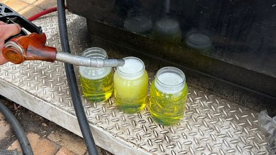У Києві та області викрили мережу нелегальних АЗС з контрафактним пальним У Києві та області викрили мережу нелегальних АЗС з контрафактним пальним