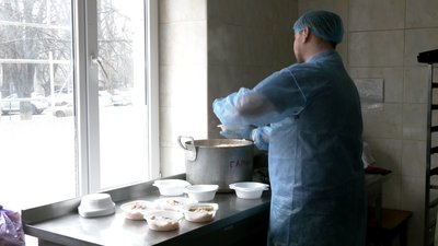 "Зараз немає байдужих": в Одесі директорка школи організувала штаб гуманітарної допомоги. ВІДЕО "Зараз немає байдужих": в Одесі директорка школи організувала штаб гуманітарної допомоги. ВІДЕО