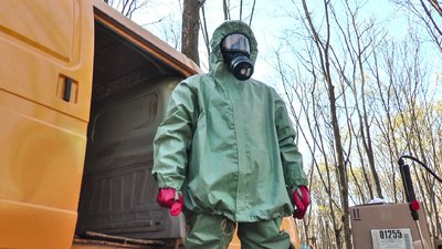 На підприємстві є шість комплектів хімічного захисту На підприємстві є шість комплектів хімічного захисту