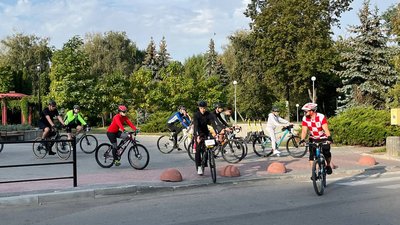 Велосипедисти стартують з парку Тараса Шевченка Велосипедисти стартують з парку Тараса Шевченка