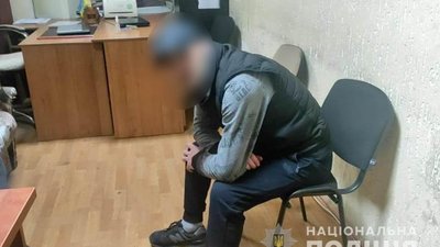 В Одесі поліцейські затримали групу людей за підозрою у крадіжках з автомобілів В Одесі поліцейські затримали групу людей за підозрою у крадіжках з автомобілів