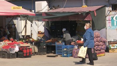 «Не знаю, як ми виживемо». Як у Дніпрі працюють продовольчі ринки (ВІДЕО) «Не знаю, як ми виживемо». Як у Дніпрі працюють продовольчі ринки (ВІДЕО)