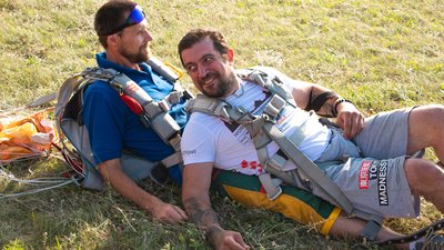 "Ма, я буду стрибати": харківський параспортсмен здійснив дитячу мрію у повітрі "Ма, я буду стрибати": харківський параспортсмен здійснив дитячу мрію у повітрі