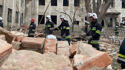 Наслідки ракетного обстрілу у Вінниці — фоторепортаж Наслідки ракетного обстрілу у Вінниці — фоторепортаж