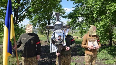 У Петровому на Кіровоградщині попрощалися з захисником Олександром Смірновим У Петровому на Кіровоградщині попрощалися з захисником Олександром Смірновим