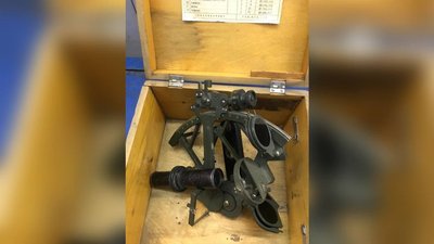 Перевозив протигази та раритет. На кордоні затримали прикарпатця-порушника Перевозив протигази та раритет. На кордоні затримали прикарпатця-порушника