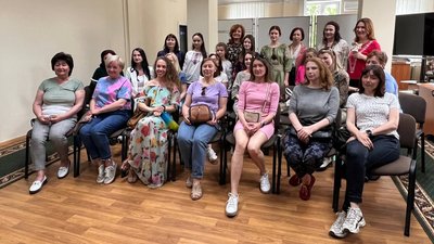 Учасниці клубу талантів "Коло" Учасниці клубу талантів "Коло"