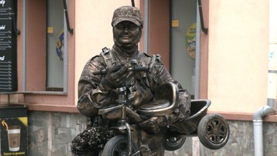 Актори театру пантоміми представили перформанс "Ніжність" Актори театру пантоміми представили перформанс "Ніжність"