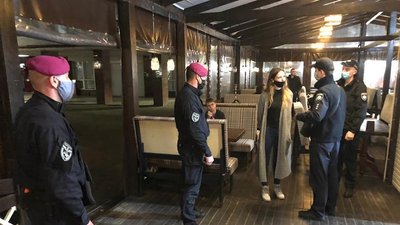 У Франківську за ніч оштрафували три заклади, які порушували карнатинні вимоги