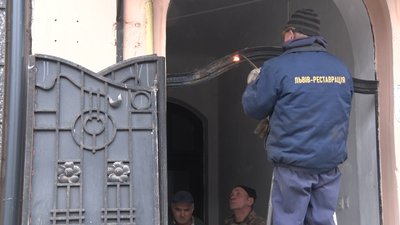 Брама на вулиці Сагайдачного у Тернополі, 20 березня, 2024