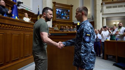 Захисника з Вінниччини нагородили "Хрестом бойових заслуг"