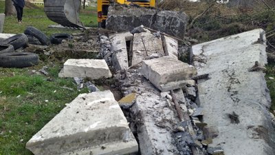 На Львівщині демонтували ще два радянські пам'ятники На Львівщині демонтували ще два радянські пам'ятники