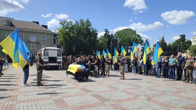 У Рівному попрощалися з сапером Юрієм Данилюком У Рівному попрощалися з сапером Юрієм Данилюком