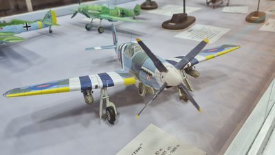 Військовий льотчик з Кропивницького виготовляє паперові моделі літаків та ракет Військовий льотчик з Кропивницького виготовляє паперові моделі літаків та ракет